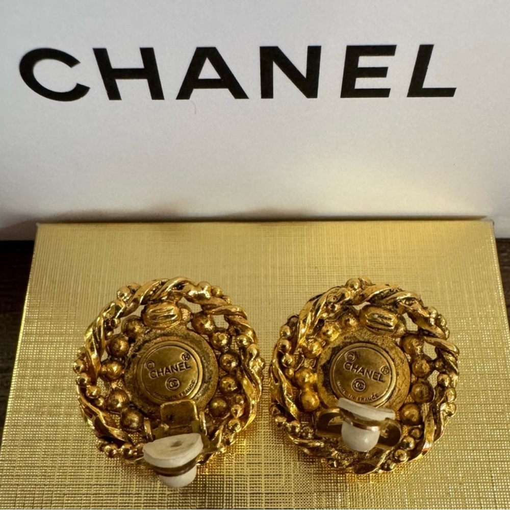 🌟CHANEL🌟Vintage Rhinestone Clip On Earrings - Picture 4 of 5